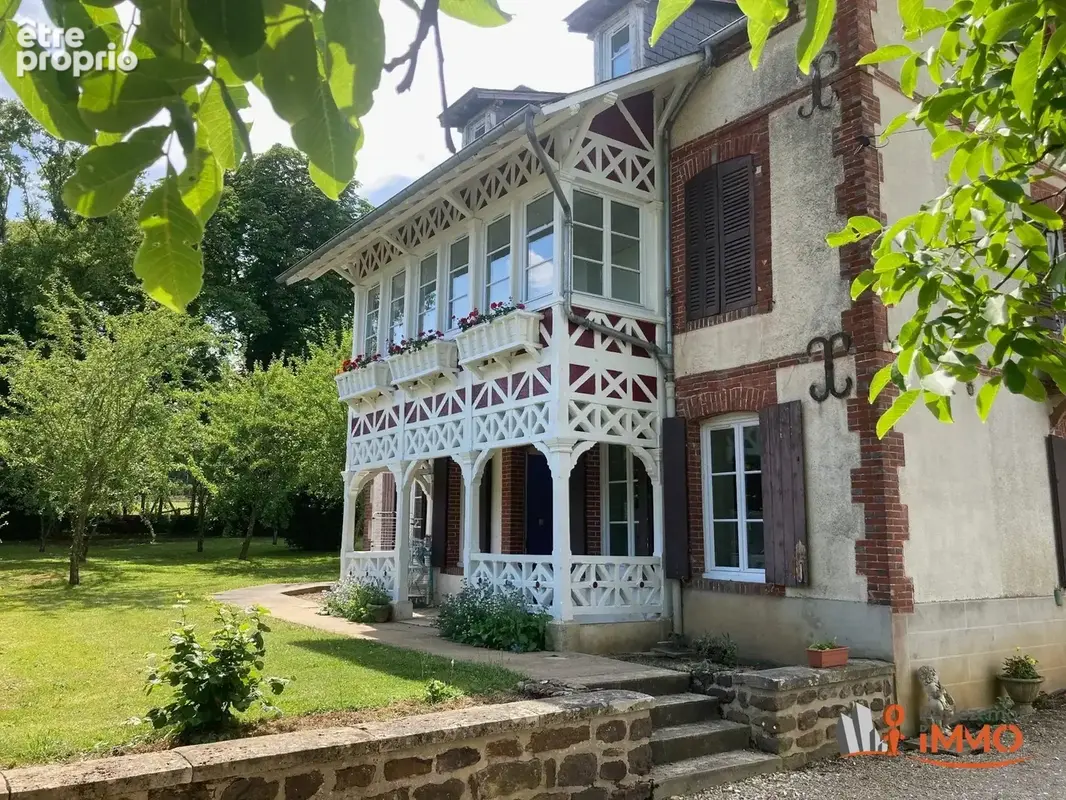 Maison 10 pièces 248 m² · à Mézilles · 248 m² · 197 000 €