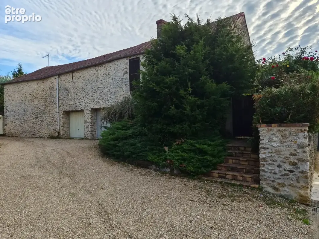 Maison dans quartier résidentiel  avec corps de ferme à rénover - photo 9