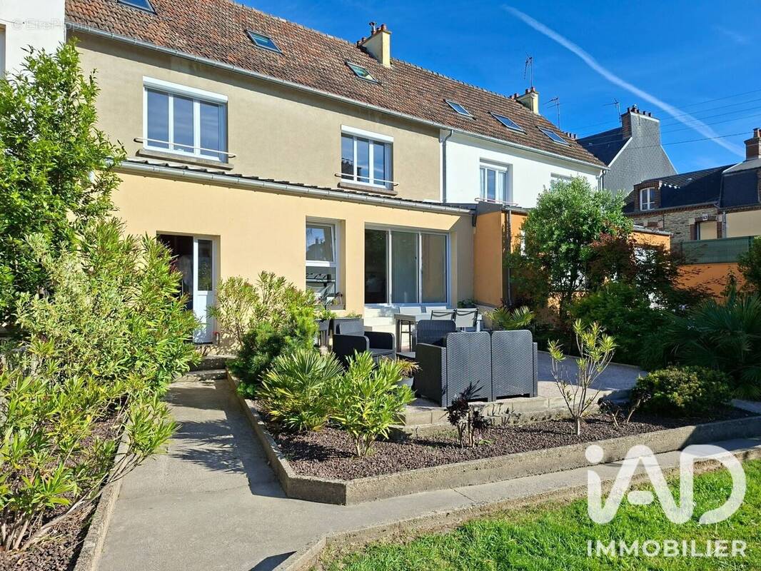 Photo 1 - Maison à EQUEURDREVILLE-HAINNEVILLE