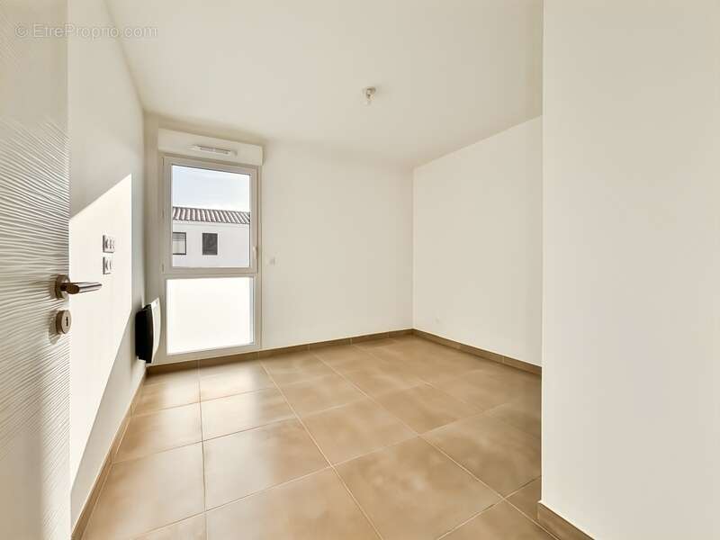 Appartement à VIC-LA-GARDIOLE