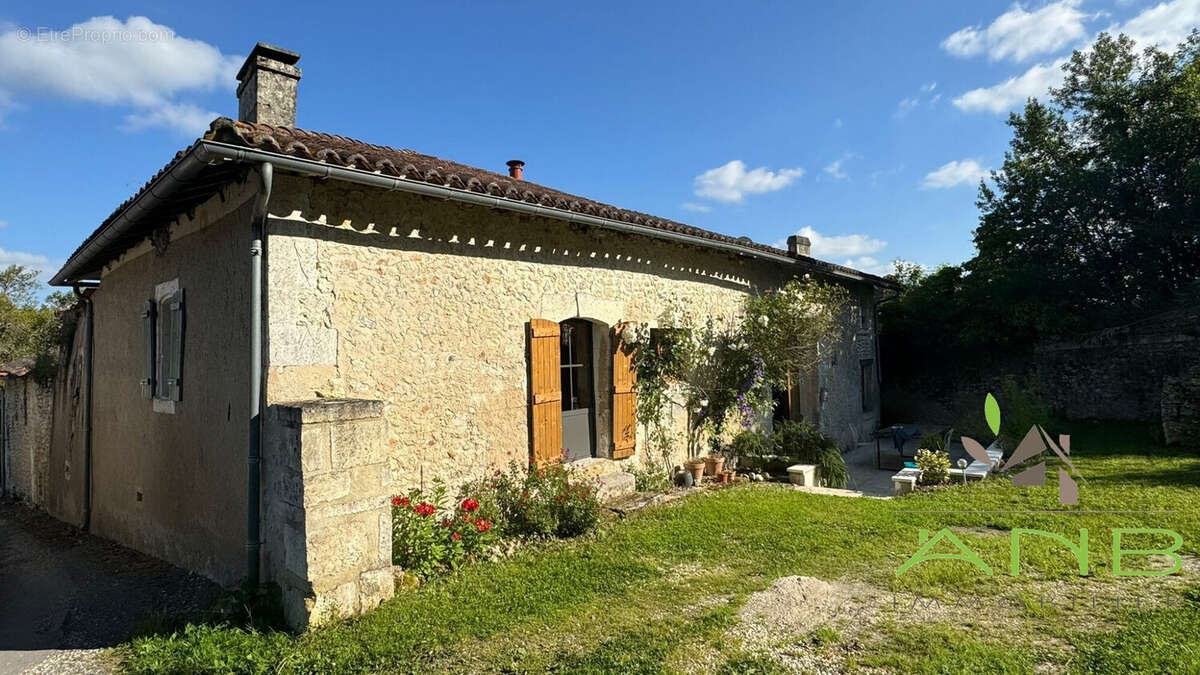 Maison à SAINT-MARTIAL-VIVEYROL