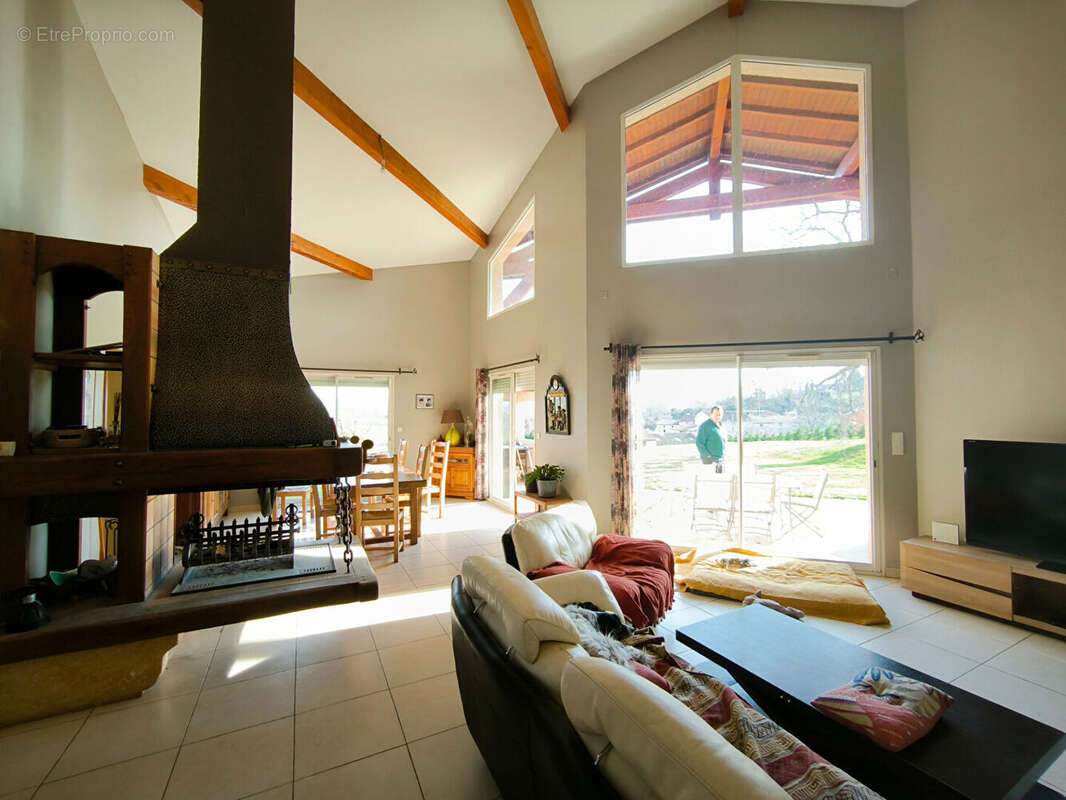 Jolie maison d'architecte face aux Pyrénées . 12910 M2 - photo 7