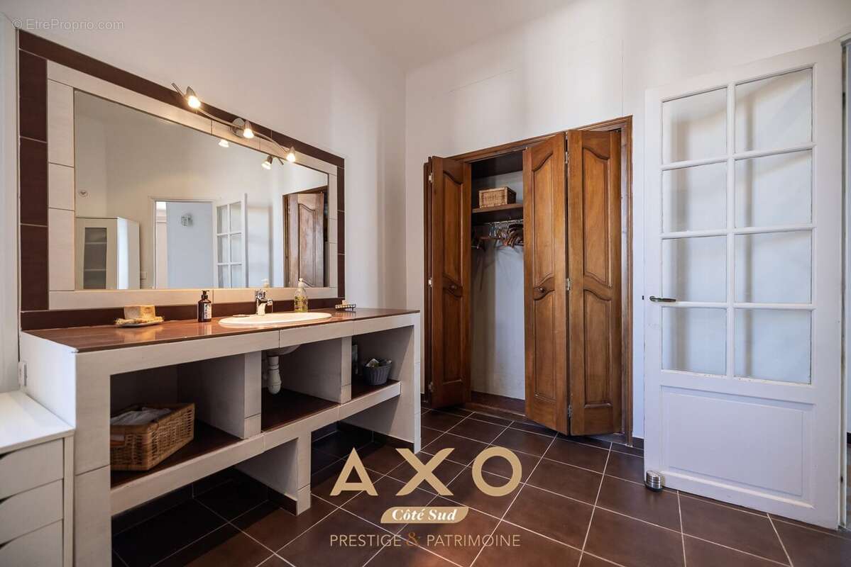 Appartement à MARSEILLE-4E