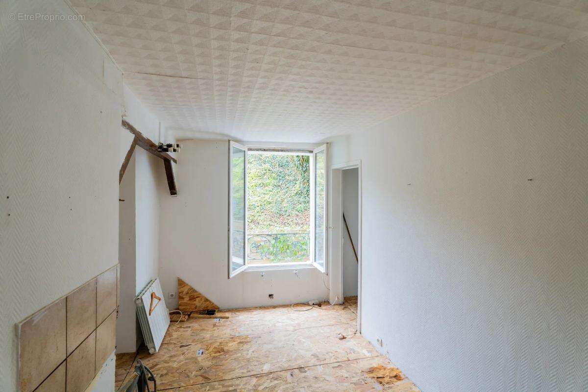 Appartement à COURBEVOIE