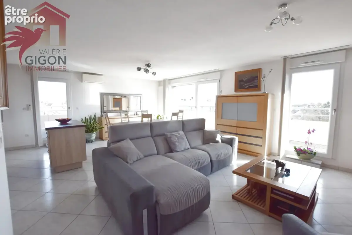 Venez découvrir EN ATTIQUE, UN SUPERBE APPARTEMENT spacieux, lumineux F6 donnant sur terrasses avec vue dégagé - photo 3