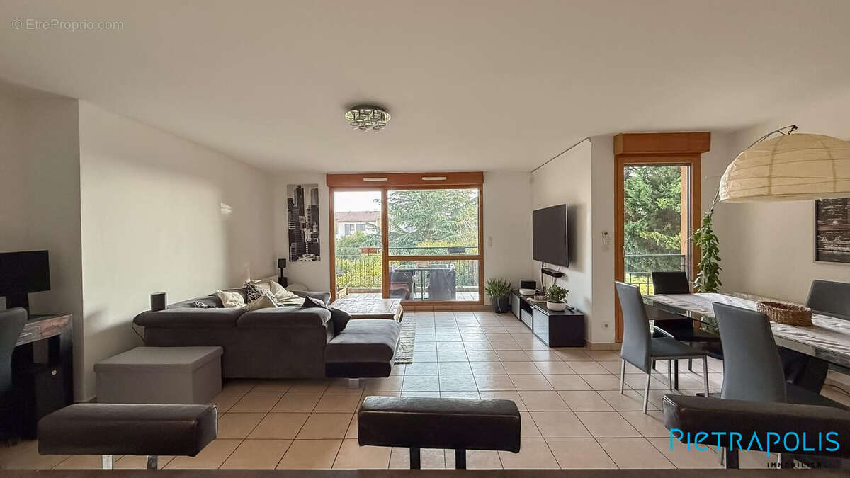 Appartement à COLLONGES-AU-MONT-D'OR