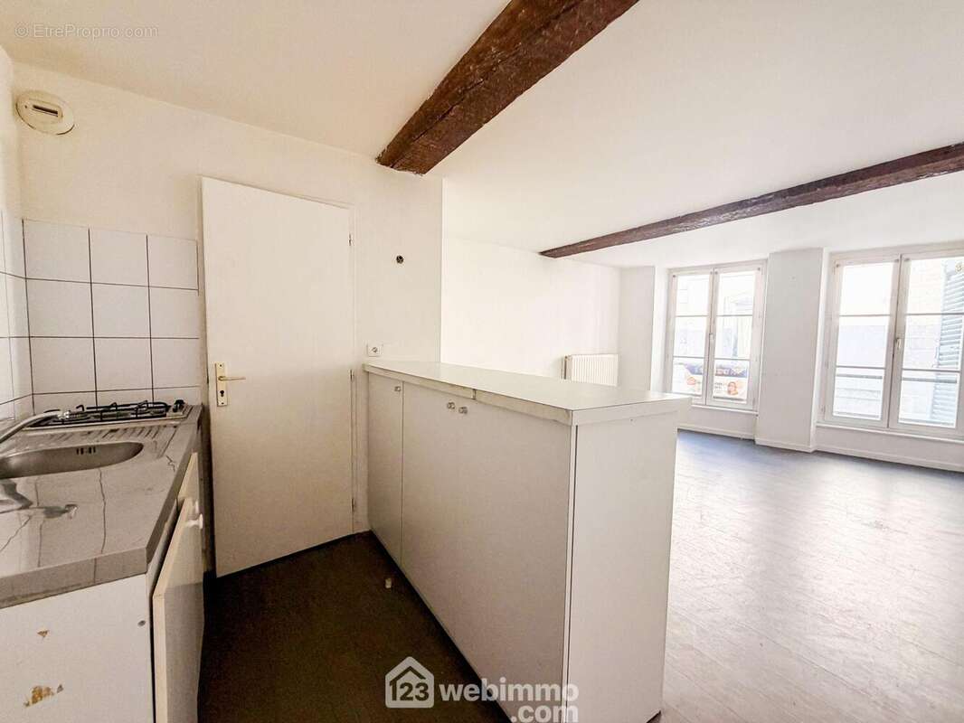 Coin cuisine + cellier - Appartement à VERDUN