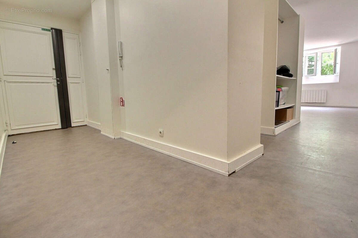 Commerce à NEUILLY-SUR-SEINE