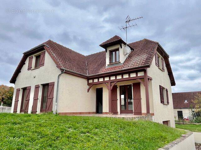 Maison à SAINT-JULIEN-LES-VILLAS