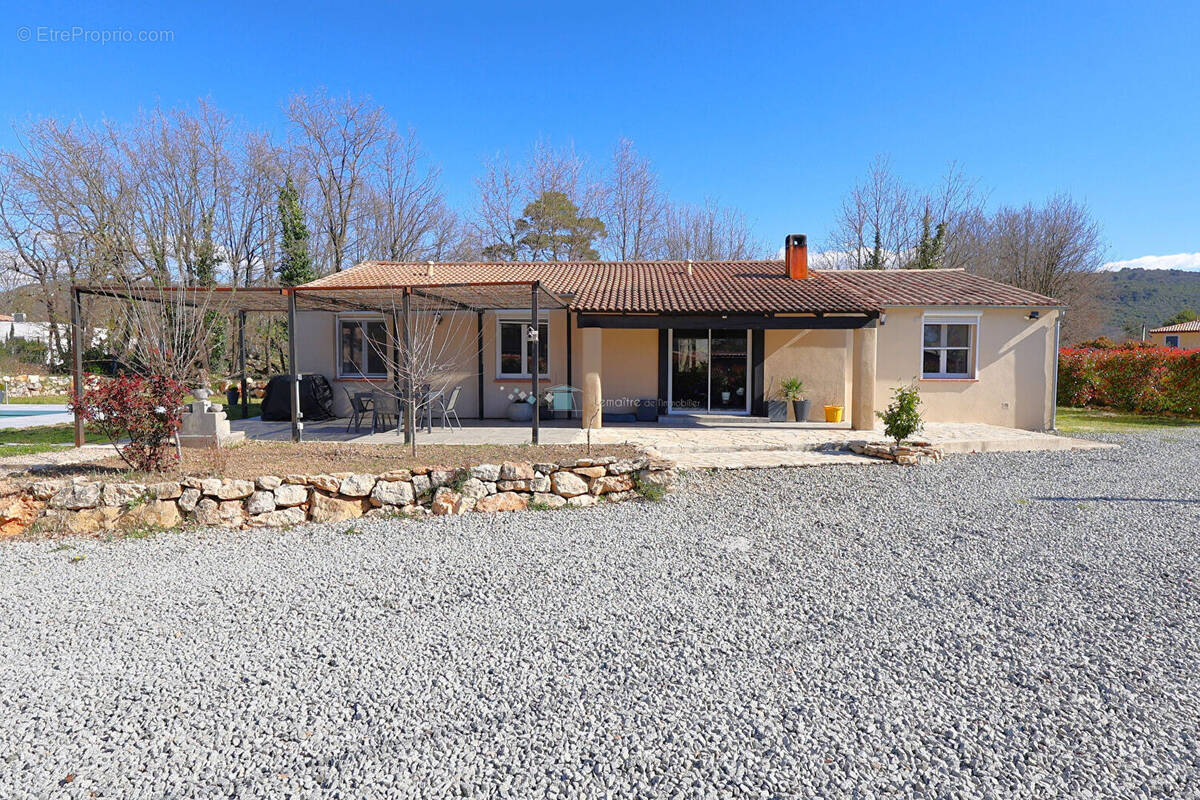 Maison à SAINT-CEZAIRE-SUR-SIAGNE