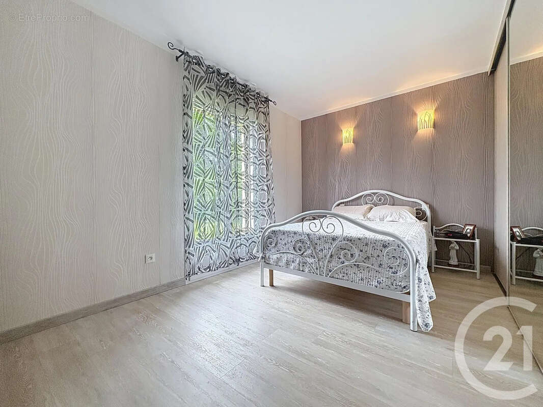 Maison à LA CHAPELLE-SAINT-LUC