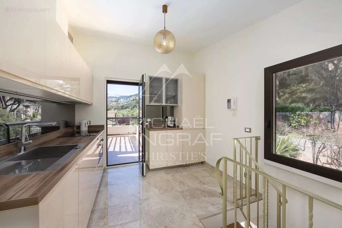 Appartement à ROQUEBRUNE-CAP-MARTIN