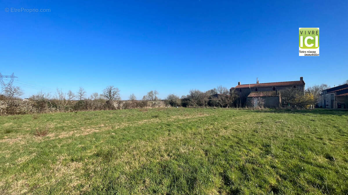 Maison à LA CHAPELLE-BASSE-MER