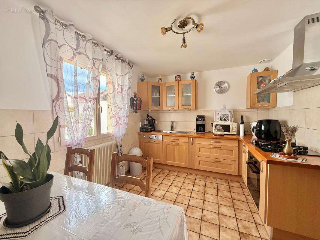 Maison à GENLIS
