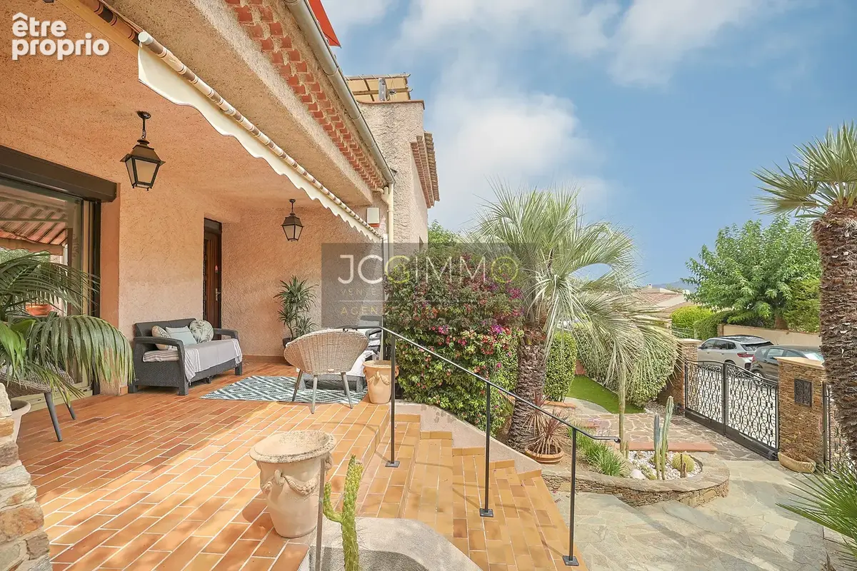 Villa de 318m2 avec deux logements indépendants et fort potentiel ! - photo 8