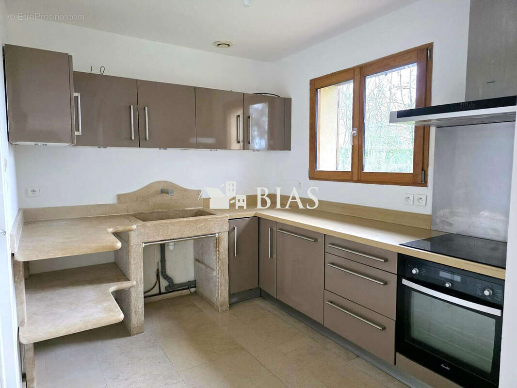 Maison à SAINT-PIERRE-DE-VARENGEVILLE