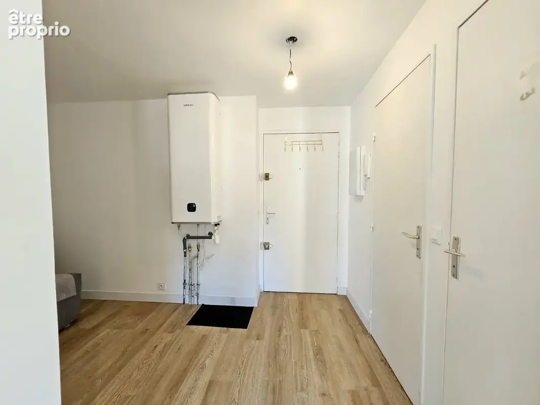 Appartement T2/3 rénové centre ville dernier étage - photo 11