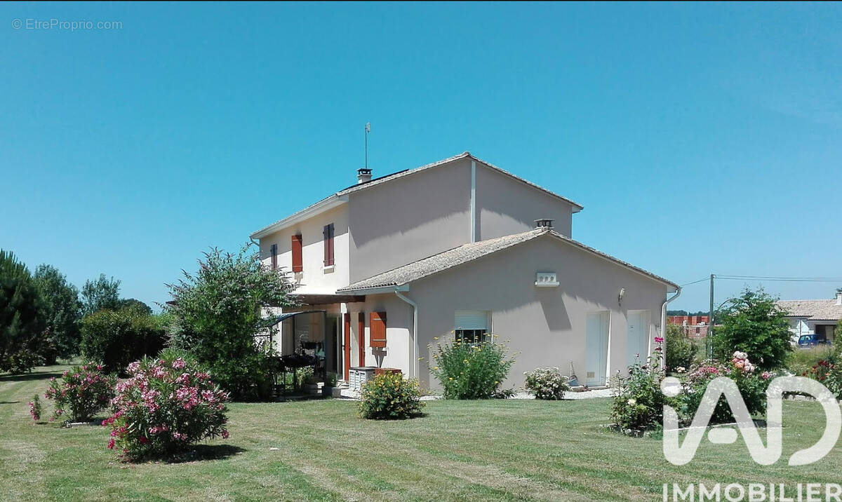 Photo 1 - Maison à POLIGNAC