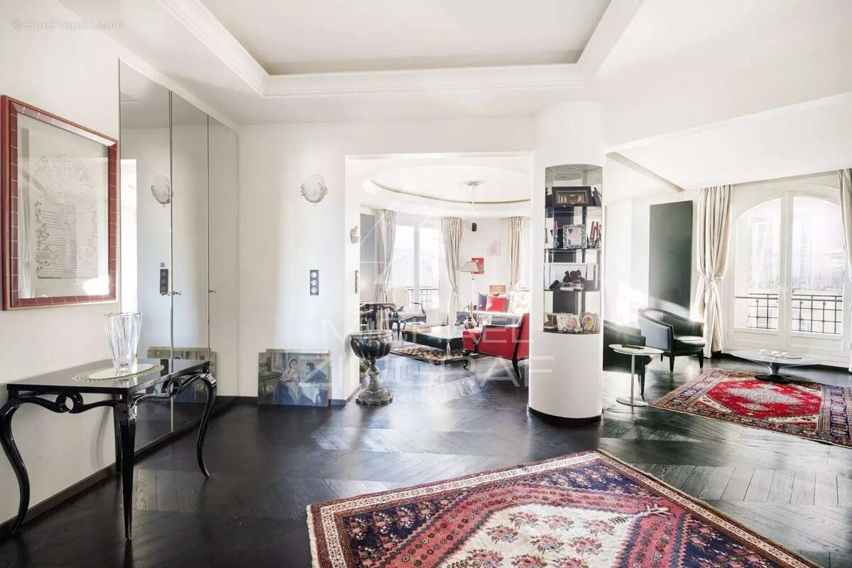 Appartement à PARIS-16E