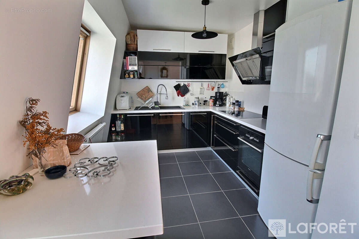 Appartement à LA GARENNE-COLOMBES