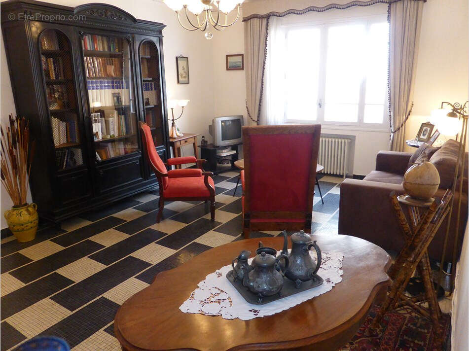 By drive immo rare hotel de ville narbonne appartement t6 avec patio - photo 3