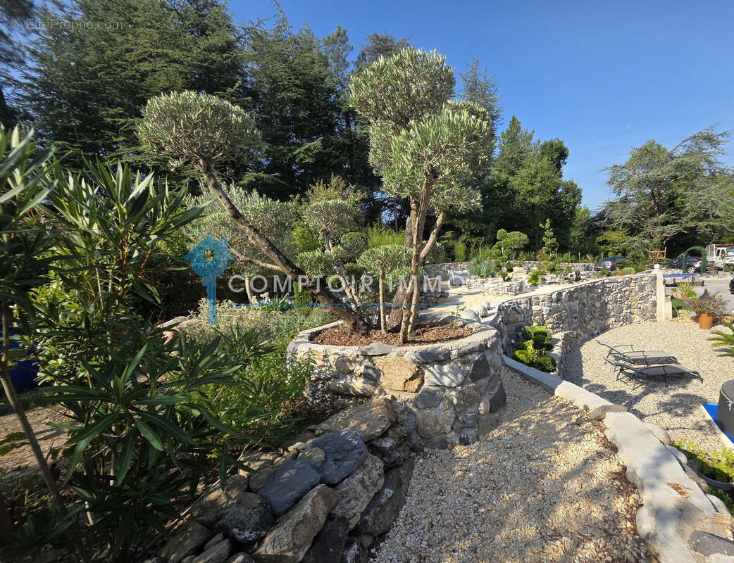 07 - jaujac - propriete en pierres  - 2 logments - sur 1774 m2  de terrain - photo 7