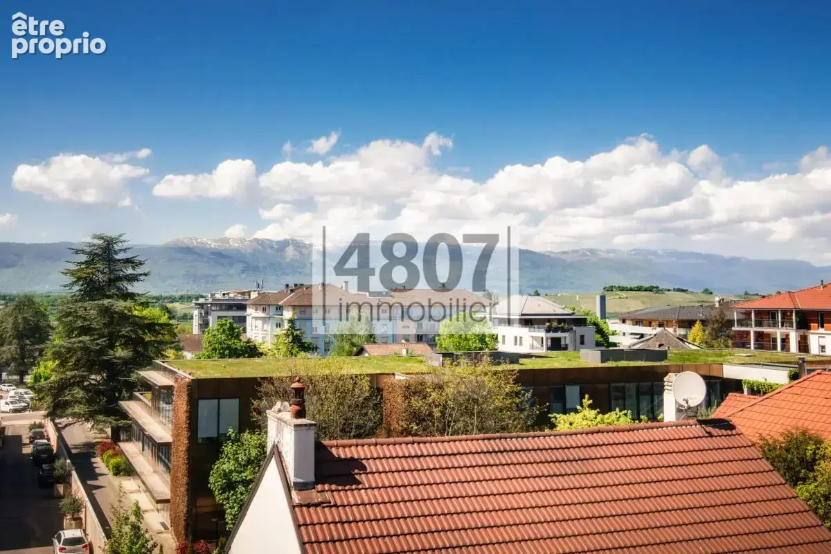 4 pièces - 93m2 habitable- Centre-ville de St Julien - photo 2