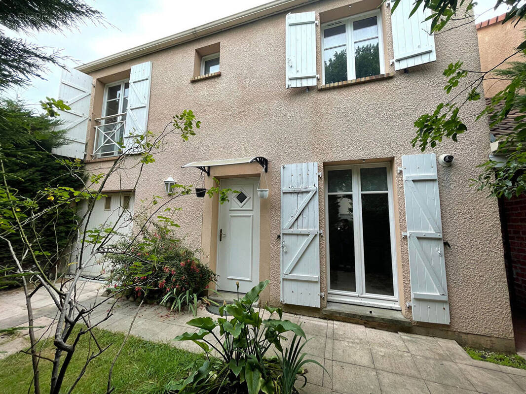 Maison à SAINTE-GENEVIEVE-DES-BOIS