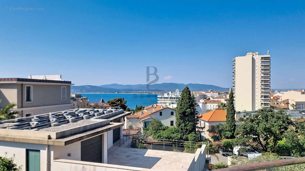 Appartement t2 centre ville st raphael calme vue mer imprenable - photo 2