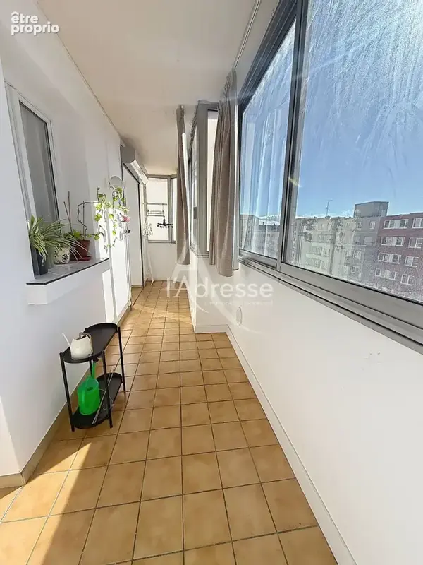 Etage élevé avec ascenseur , 91 m2 rénové en 2024 - balcon. DPE C - photo 11