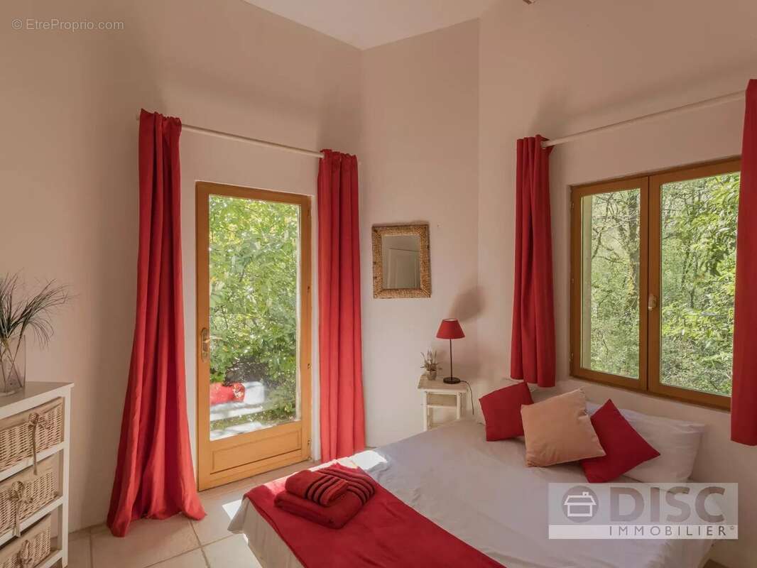 Maison à ROUSSAYROLLES