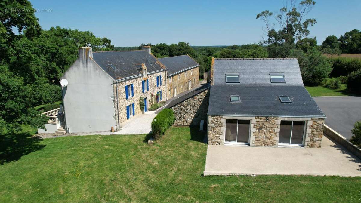 Maison à SURZUR