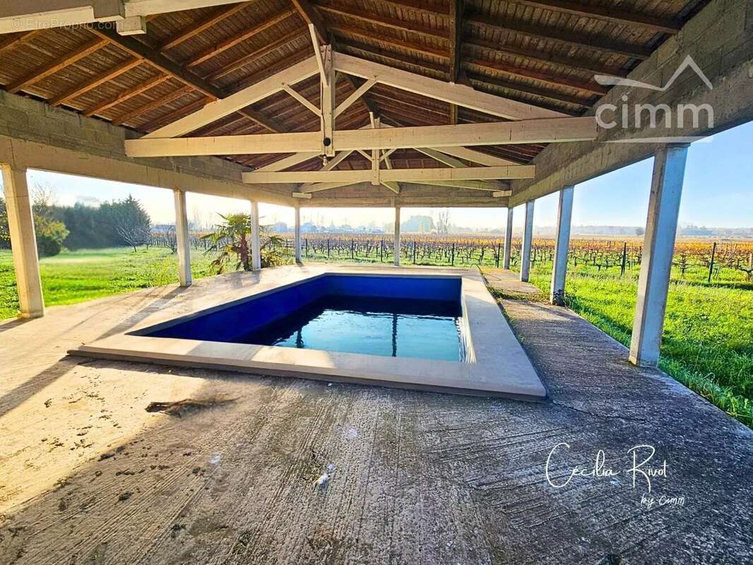 Maison à SAINT-CHRISTOLY-DE-BLAYE