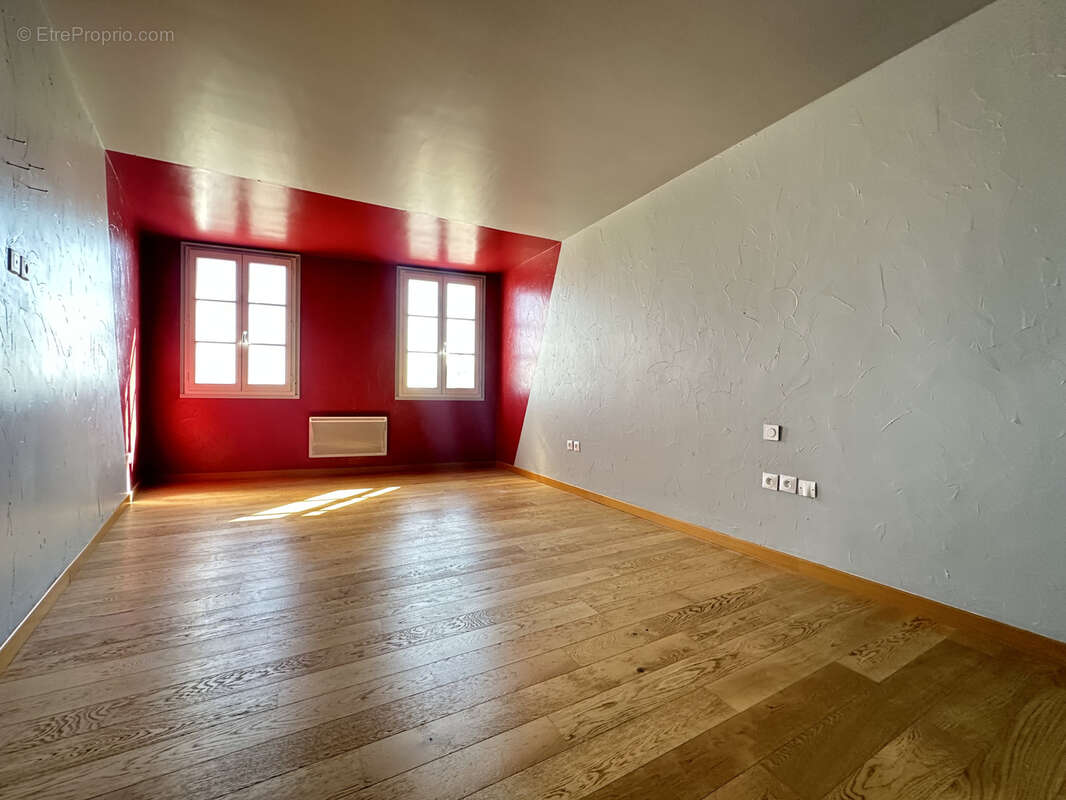 Appartement à BARBEZIEUX-SAINT-HILAIRE