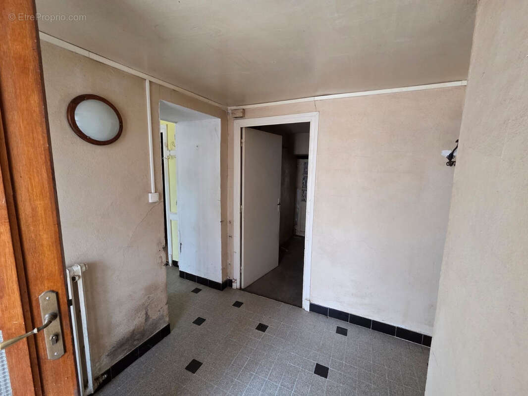 Maison à MONTAIGU-LE-BLIN