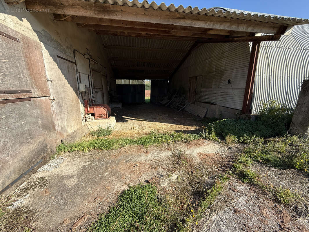 Autre à SAINT-VICTOR-ET-MELVIEU