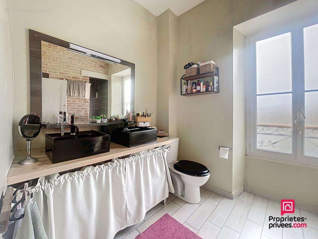 Maison à SAINT-COSME-EN-VAIRAIS