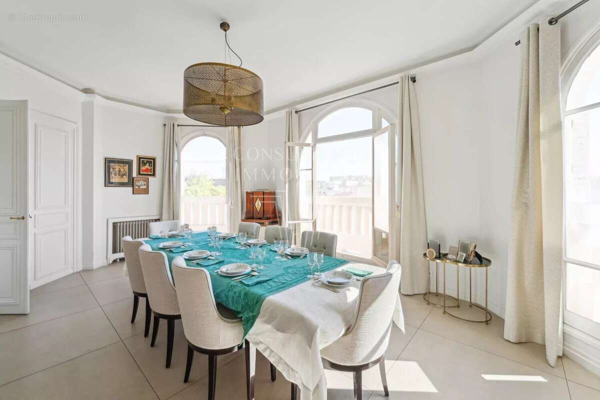 Appartement à NEUILLY-SUR-SEINE