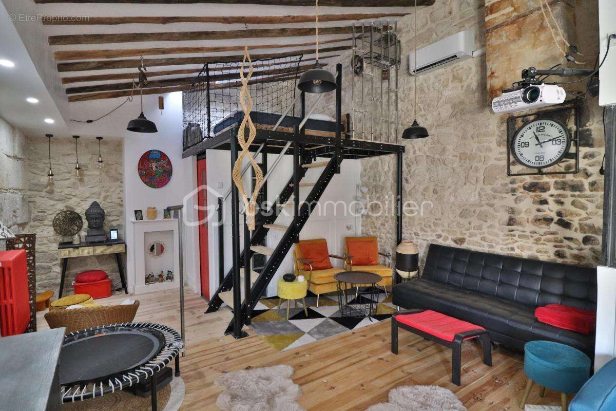 Maison de caractère de 185 m² – Terrasse de 22 m², pierres apparentes, loft et prestations de confort - photo 17