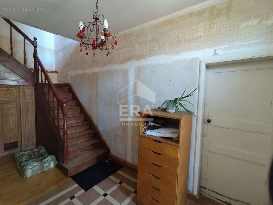 Maison 249 m² à Poursac  - photo 8