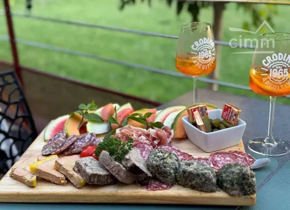 Commerce à SAINT-ANDRE-DE-CRUZIERES