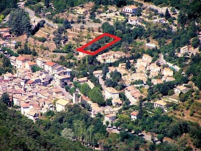 Terrain à ROQUESTERON