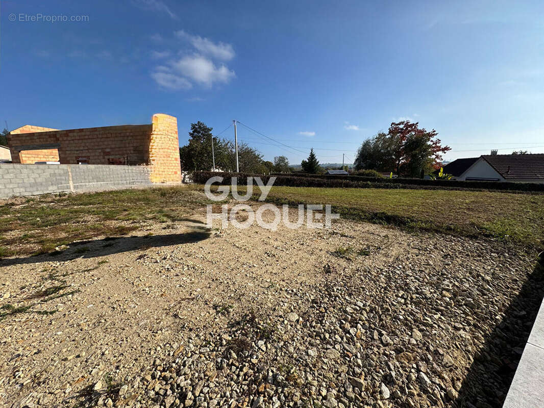 Terrain à MONTCHANIN