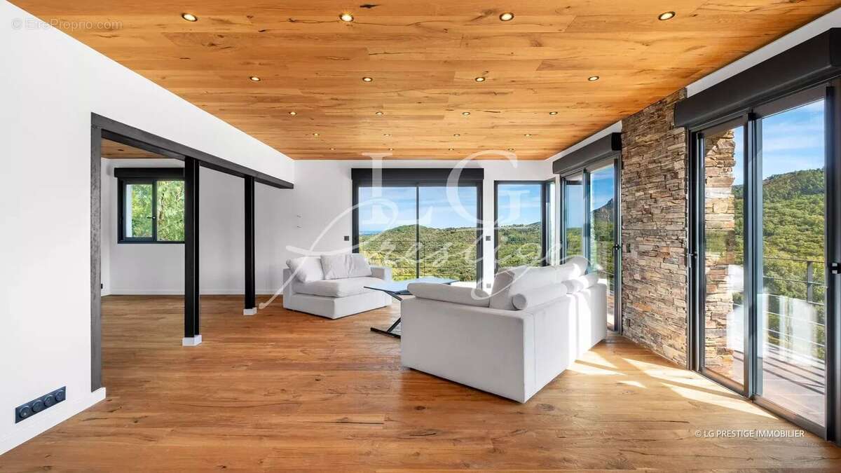 Maison à MANDELIEU-LA-NAPOULE