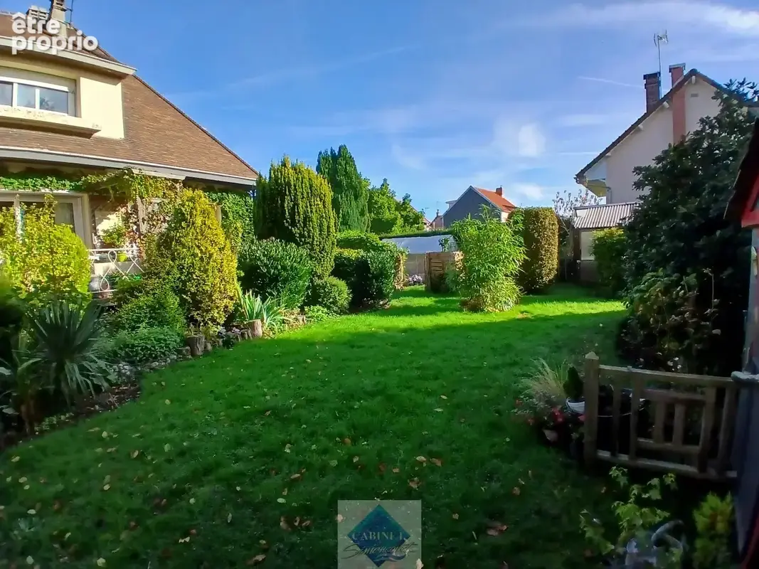 Maison familiale de 127 m2 sur un terrain arboré de 980 m2 - photo 10