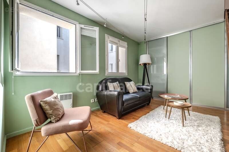 Appartement à PARIS-1E