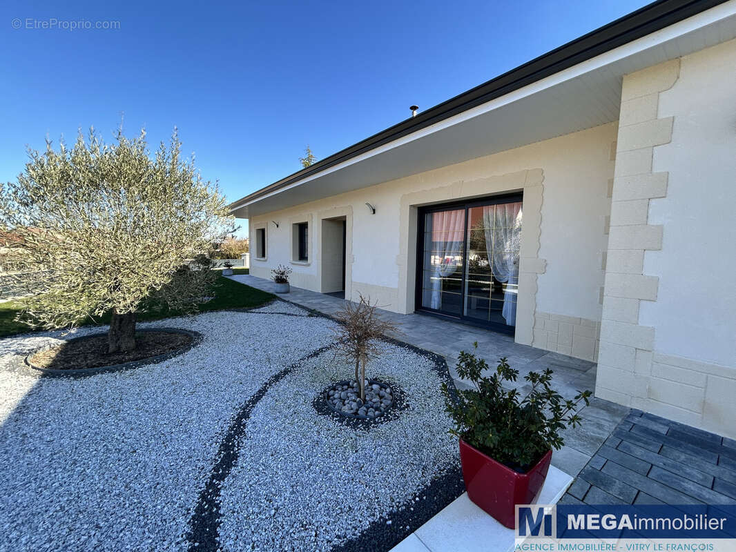 Maison à COURDEMANGES