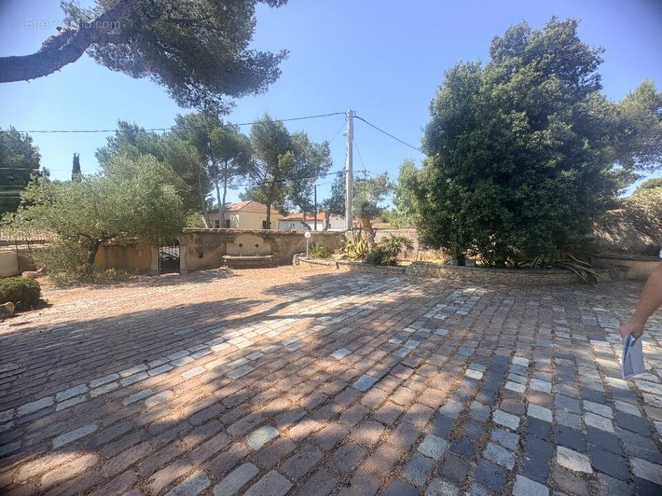 Terrain à ENSUES-LA-REDONNE
