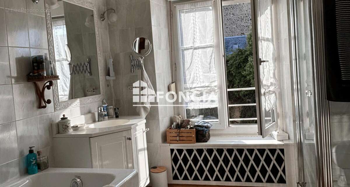 Maison à FRESNAY-SUR-SARTHE