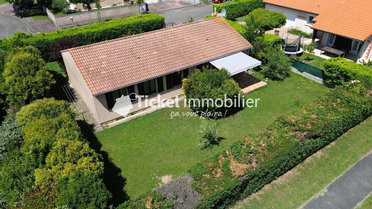 Maison à BEAUZELLE